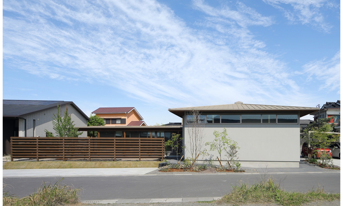 方形屋根の家