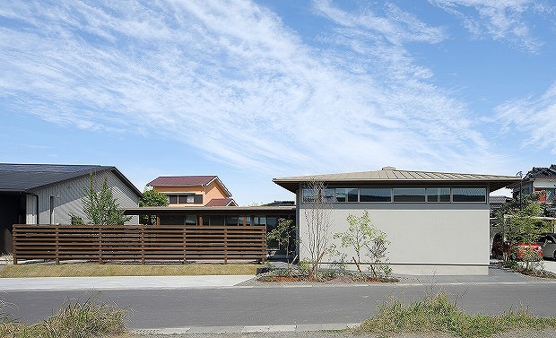 方形屋根の家