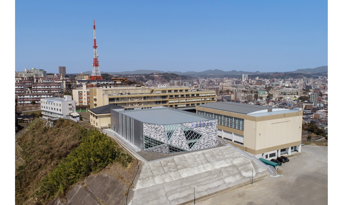 志學館大学40周年記念館