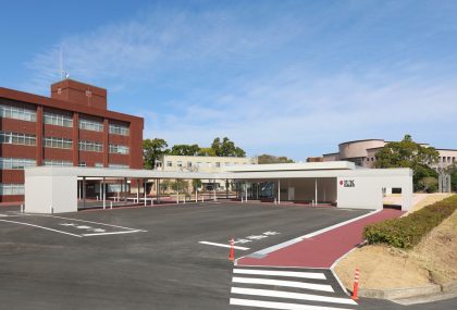 学校法人津曲学園　鹿児島国際大学　アメニティ棟