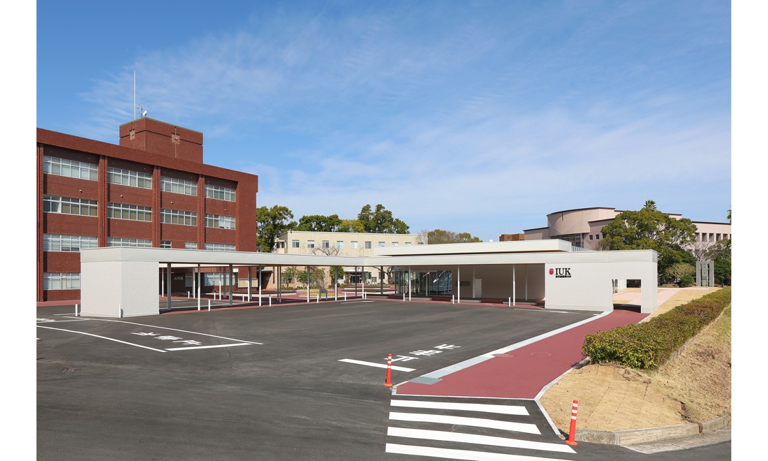 学校法人津曲学園　鹿児島国際大学　アメニティ棟
