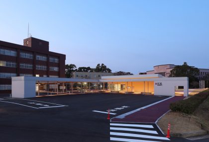 学校法人津曲学園　鹿児島国際大学　アメニティ棟