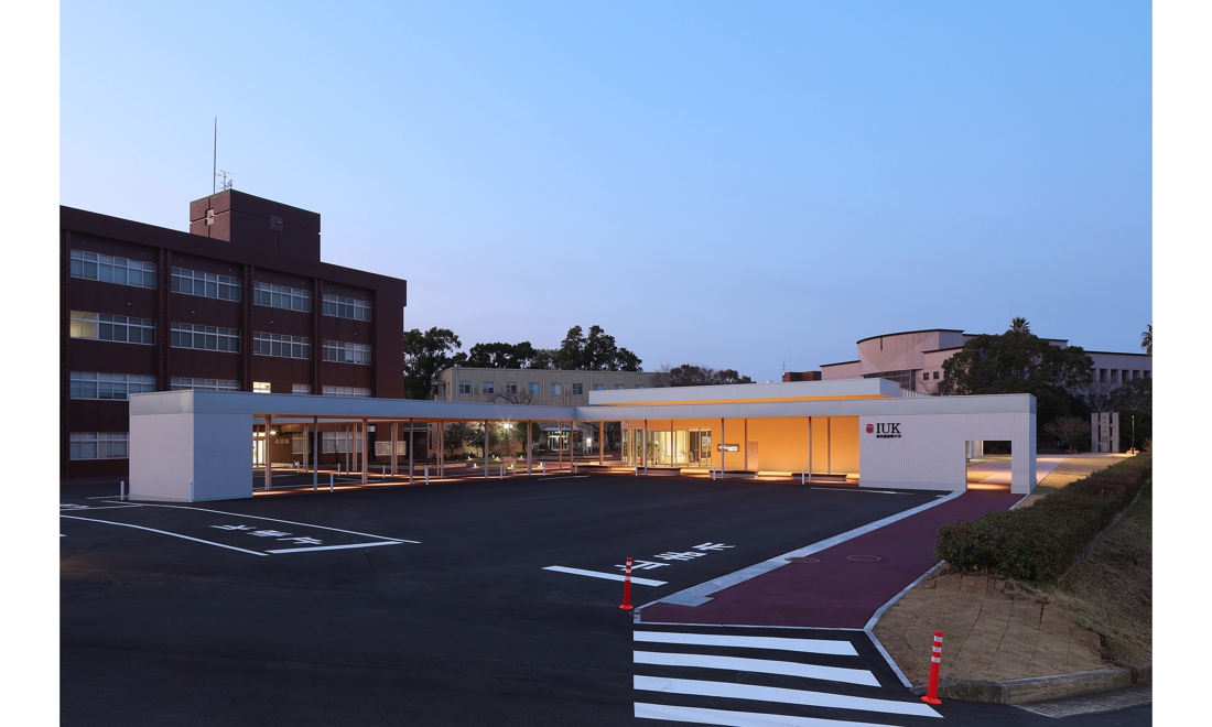 学校法人津曲学園　鹿児島国際大学　アメニティ棟